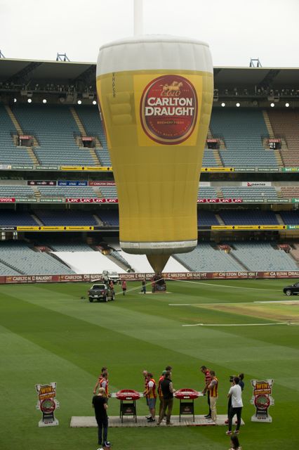 Footy legends play-off punters at the MCG.jpg