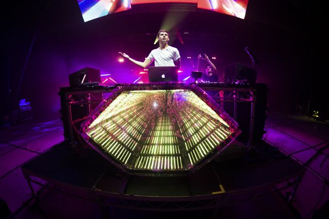 130513-Flume-ChallengeStadium-083.jpg