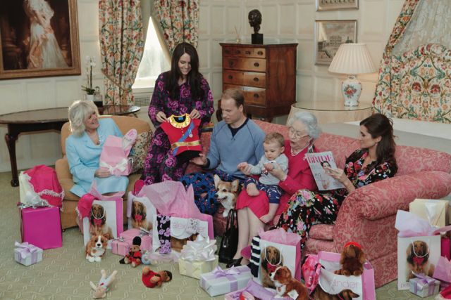 _MG_7807_PA_ROYALS_GIFT_OPENING_SOFA_L.jpg
