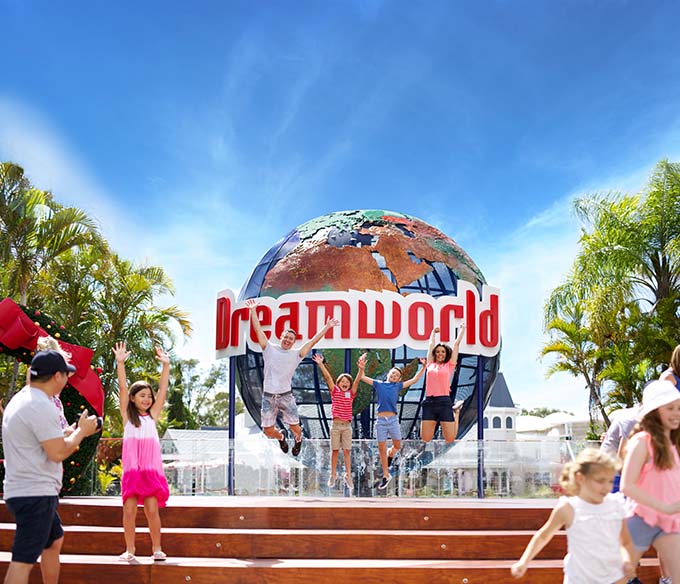 Dreamworld Entrance.jpg
