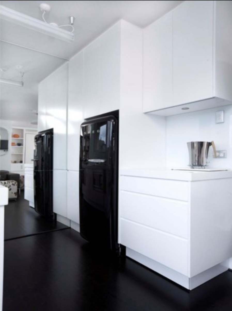 Isolate in style: Cool studio apartment available for rent in Potts Point (Paris end) @ $425 PW