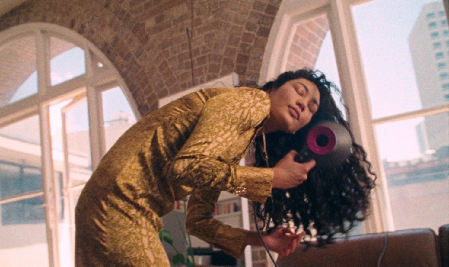 THE ICONIC utilises 16mm film for new beauty launch campaign via electriclimefilms