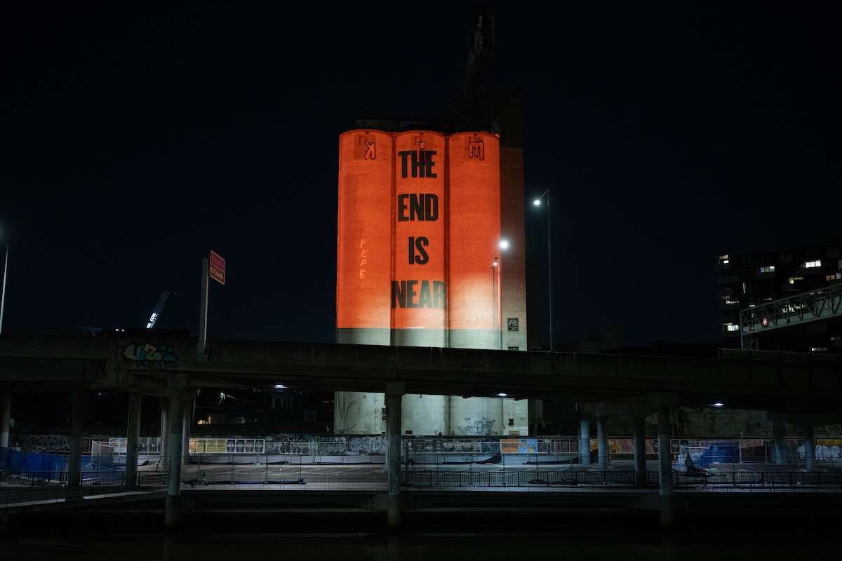 Blinding lights illuminate Melbourne as THE WEEKND announces return to Australia in new installation powered by INVNT for Live Nation