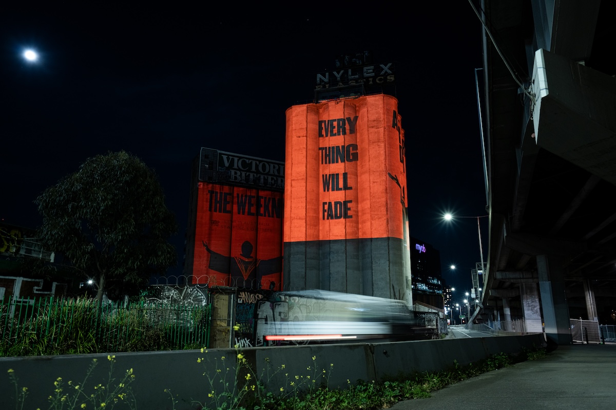 Blinding lights illuminate Melbourne as THE WEEKND announces return to Australia in new installation powered by INVNT for Live Nation