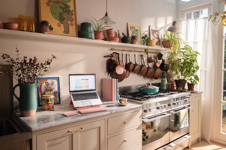 Logitech and UMM’s award-winning strategy drives global success for Casa Pop-Up Desk