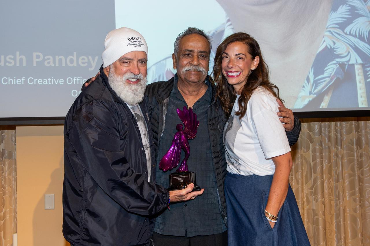 LIA presents prestigious 2024 Legend Award to Piyush Pandey, former global CCO of Ogilvy
