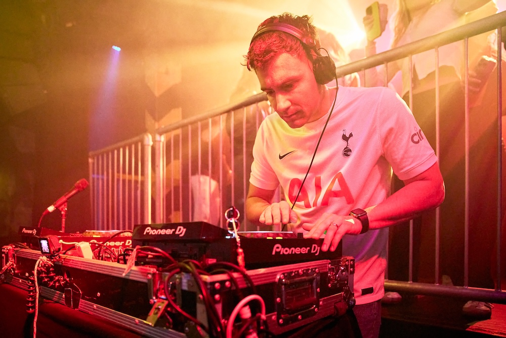 Adland’s Best DJ Quianna Baterna from OMD wins inaugural Club UnLtd Sydney event whilst raising money for youth at risk