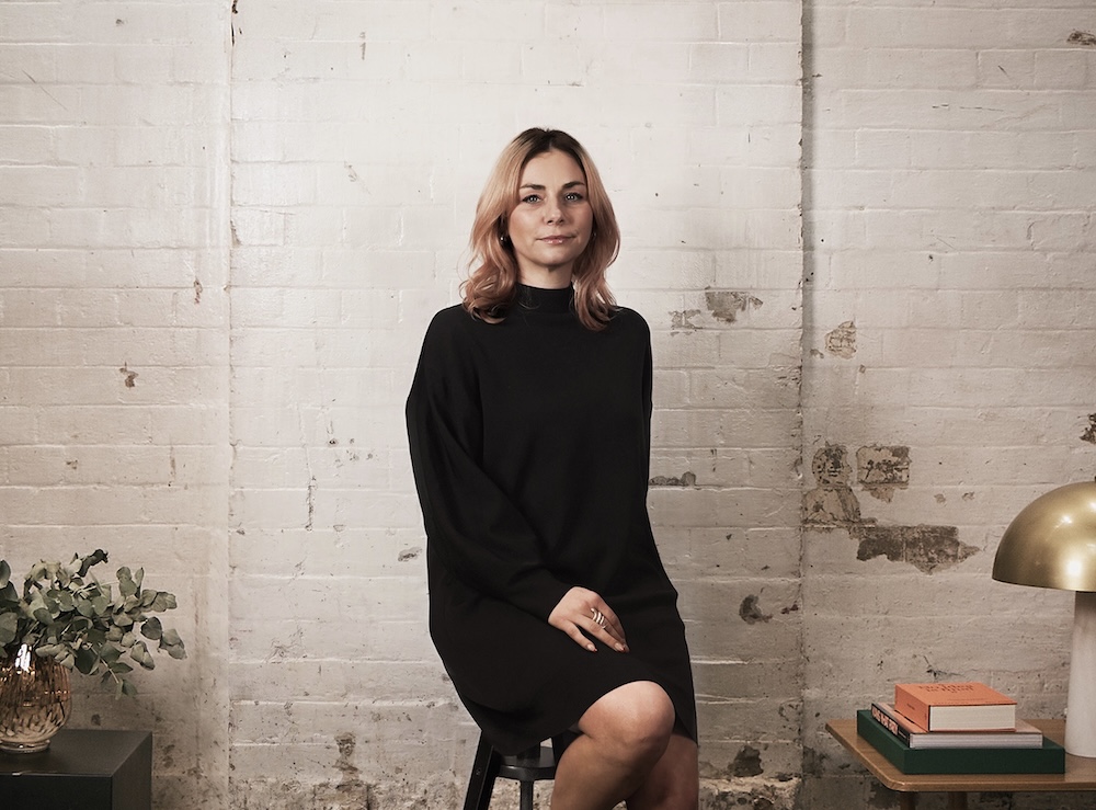 Bite Sized Bingeing: Why I Watch Old TV Shows One Swipe at a Time – by Jacqui Capel