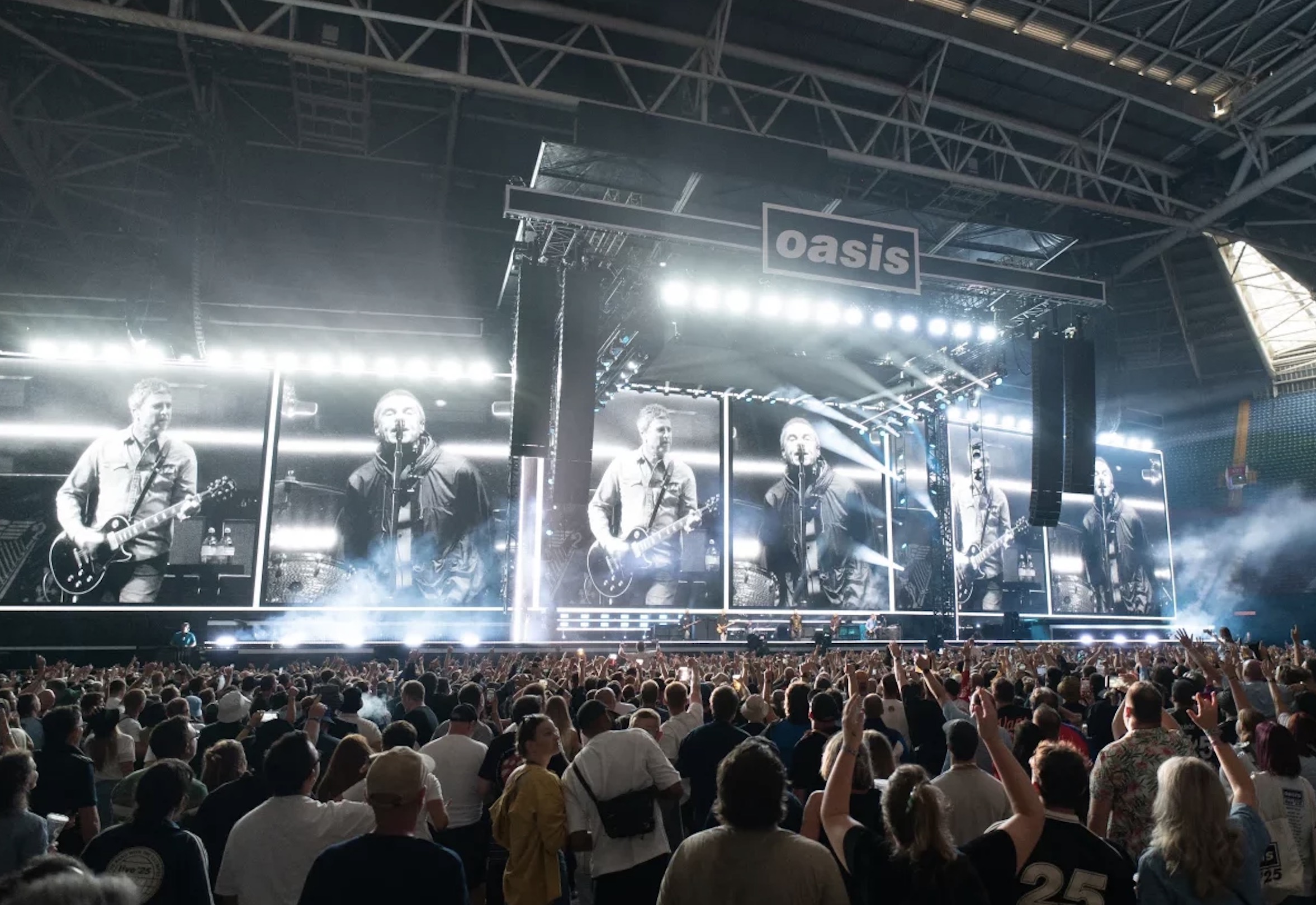 As Oasis rocks, Gibson rolls with 120% email boom!