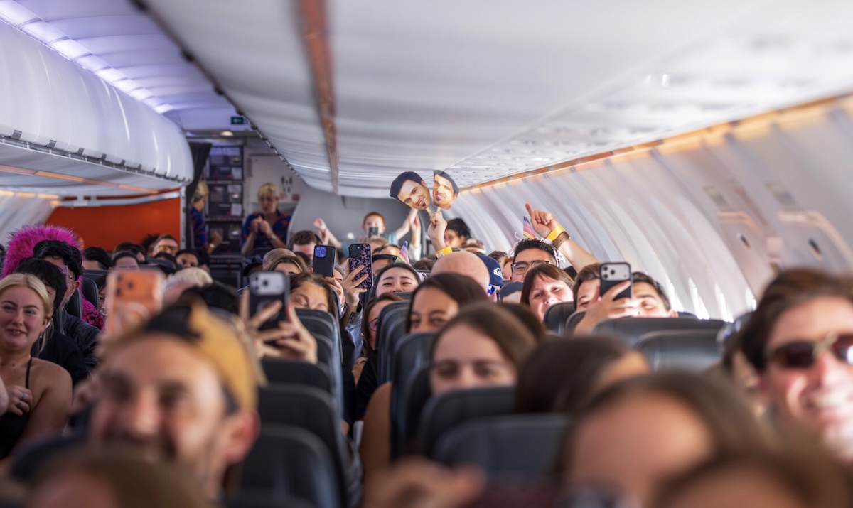 Shannon Noll helps Jetstar celebrate airline’s 22nd birthday in new campaign via Thinkerbell