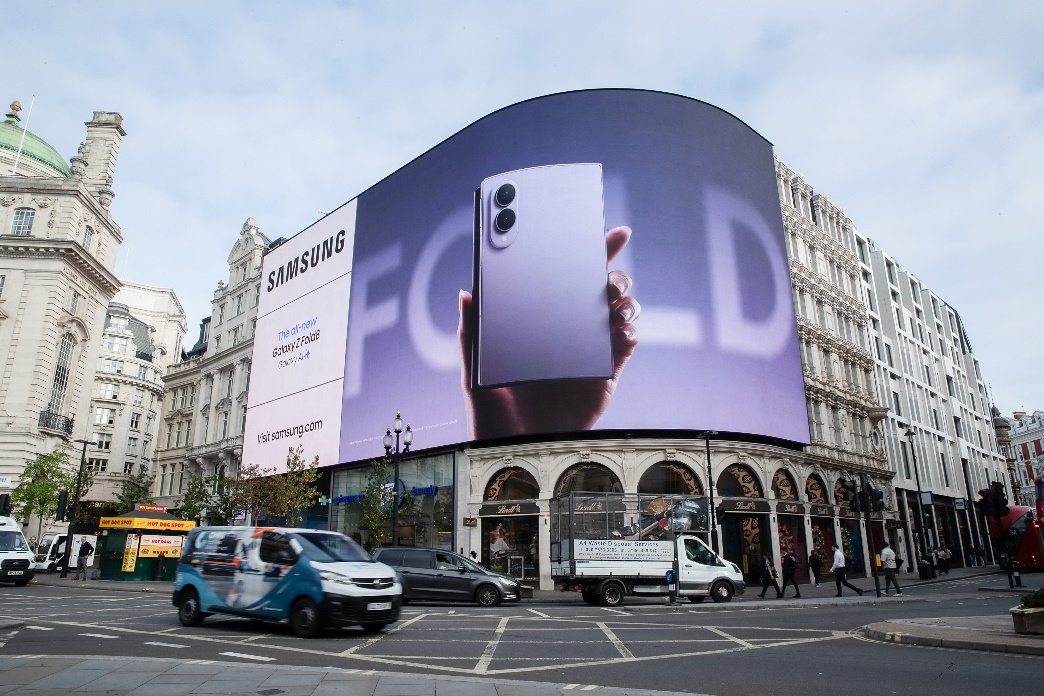 Samsung launches new digital OOH campaign ‘Welcome to Foldables’ in Australia